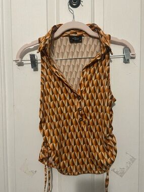 Sleeveless Geometric Tie-Hem Camisole in Mustard